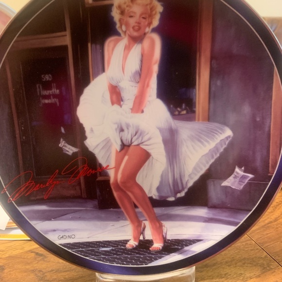 Marilyn Monroe Plates - Picture 4 of 8